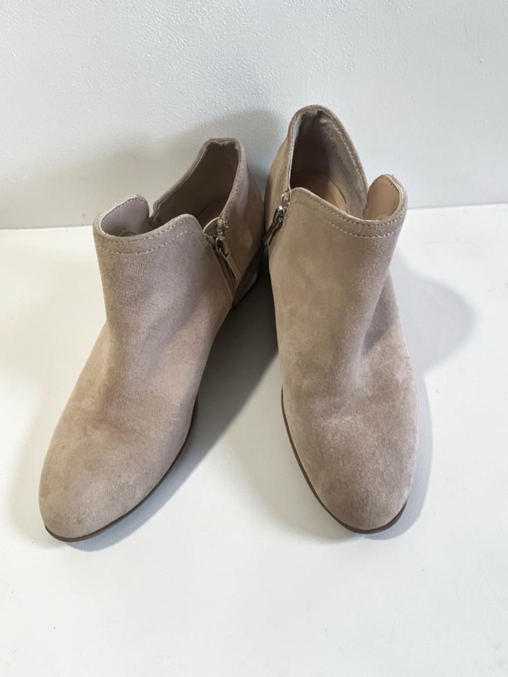 Wonderly Taupe size zip Ankle Booties size 10